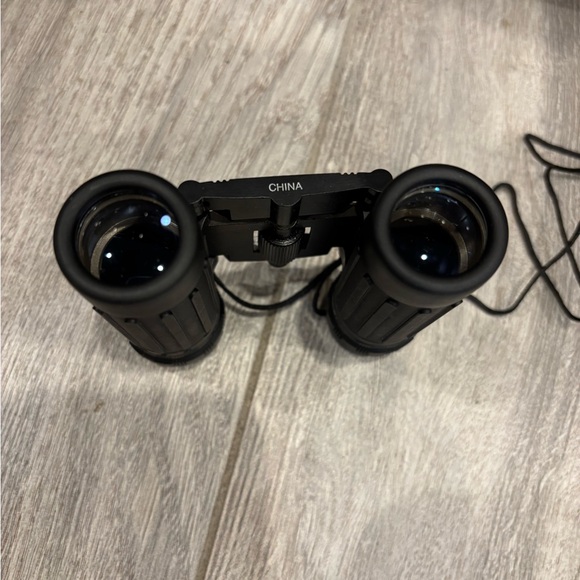 Bushnell 8 x 21 Binoculars with Case - Picture 5 of 6